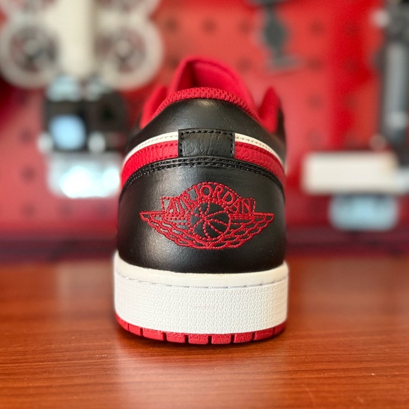 Jordan 1 Low Reverse Bred - Picture 1 of 4